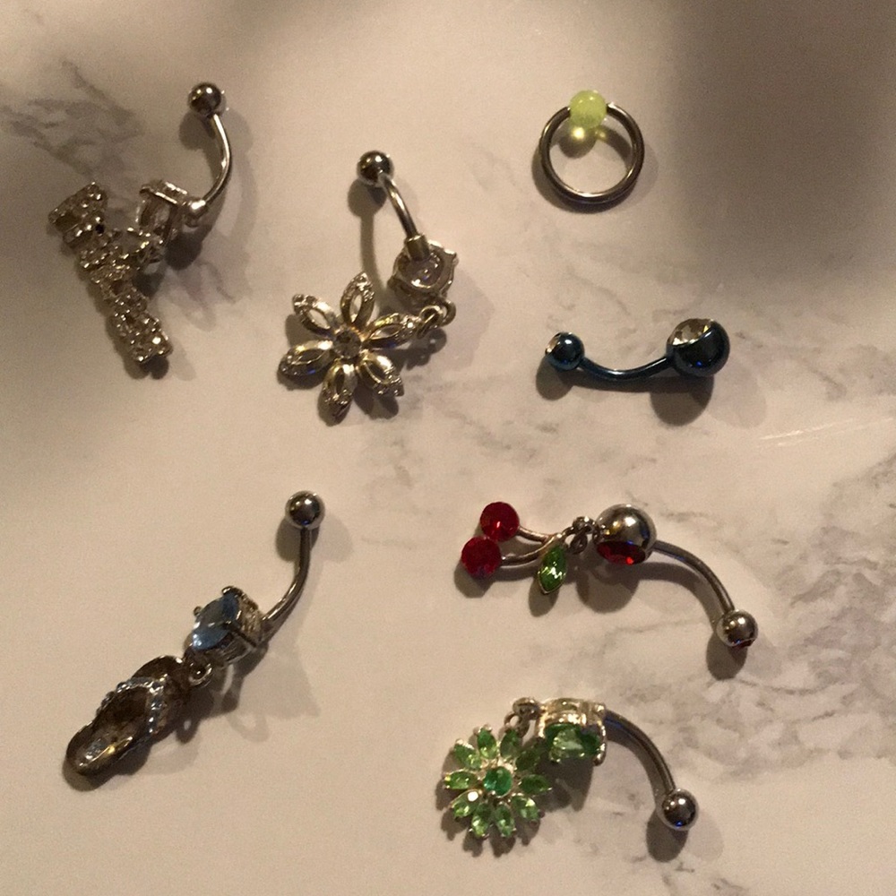 Several belly button rings - Picture 2 of 2